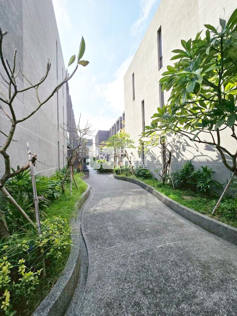 竹南市中心精緻雙車美透房屋室內格局與周邊環境