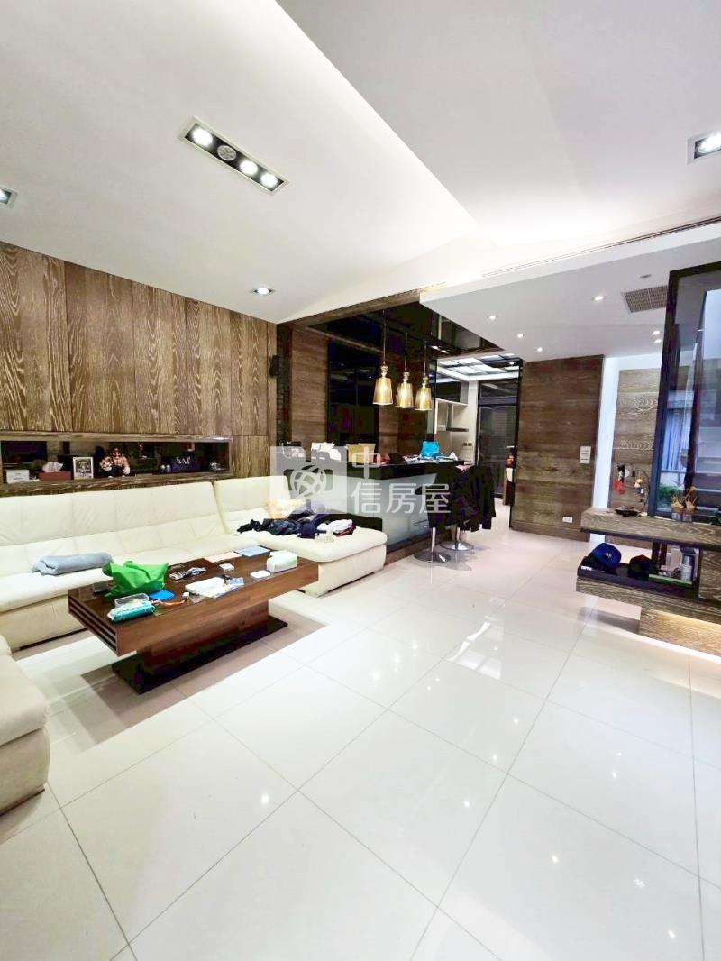 竹南市中心精緻雙車美透房屋室內格局與周邊環境