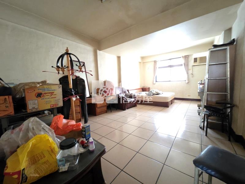 崇倫國中10路透天店住房屋室內格局與周邊環境