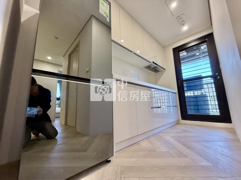 中央公園＃居住綠肺美宅｜次頂樓３房Ｂ１連號 ２平車房屋室內格局與周邊環境