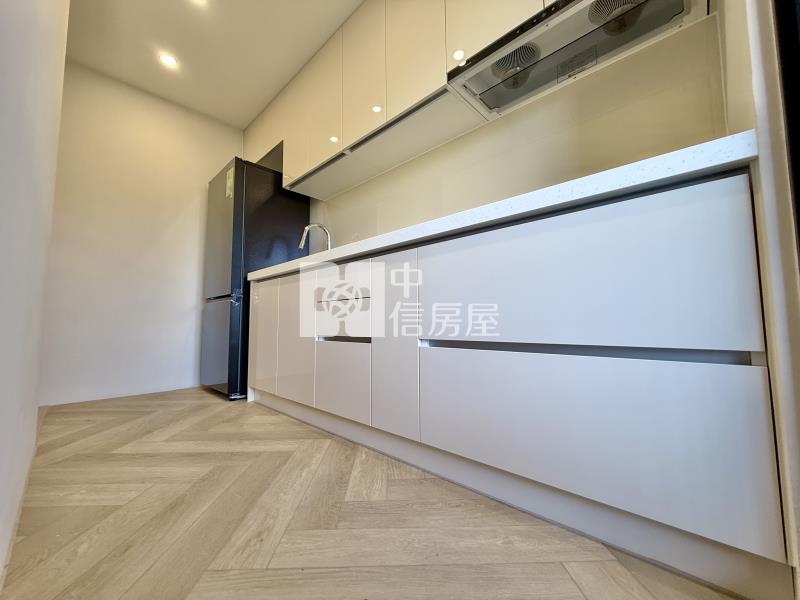 中央公園＃居住綠肺美宅｜次頂樓３房Ｂ１連號 ２平車房屋室內格局與周邊環境