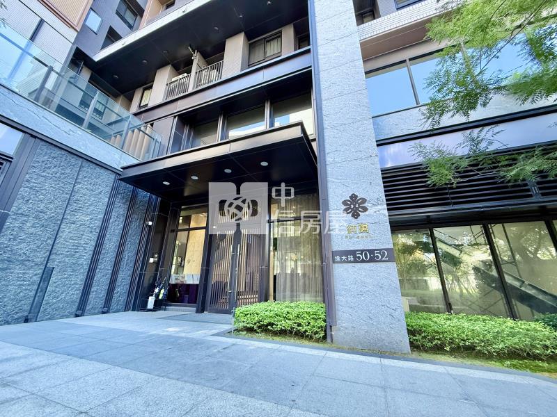 中央公園＃居住綠肺美宅｜次頂樓３房Ｂ１連號 ２平車房屋室內格局與周邊環境