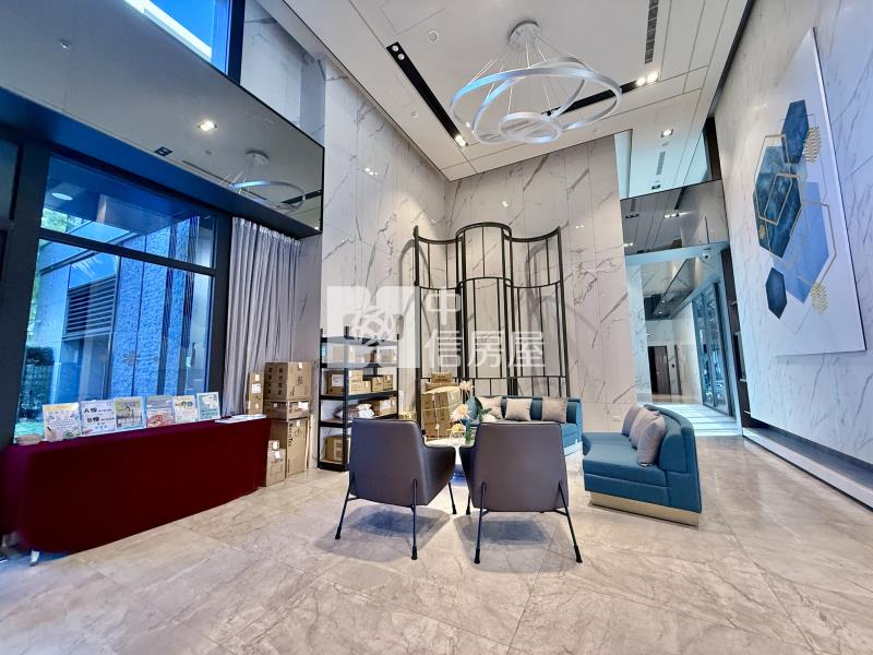 中央公園＃居住綠肺美宅｜次頂樓３房Ｂ１連號 ２平車房屋室內格局與周邊環境