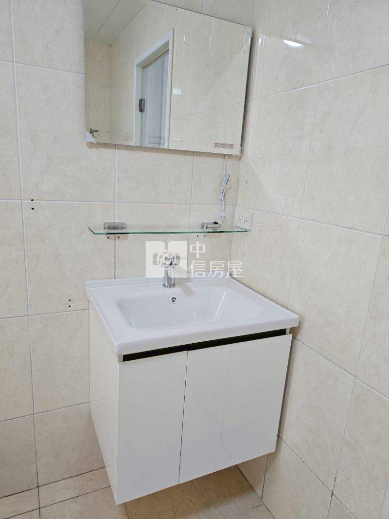 近湖口精美透天前院停車房屋室內格局與周邊環境