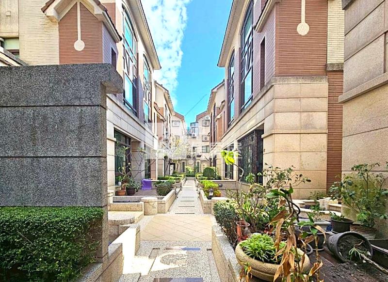 登陽館藏臨路邊間透天房屋室內格局與周邊環境