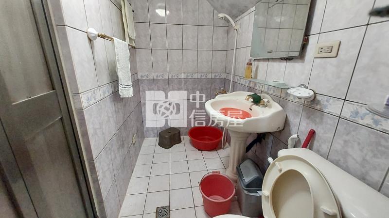 林森國小2+3樓(室內梯)4房車房屋室內格局與周邊環境