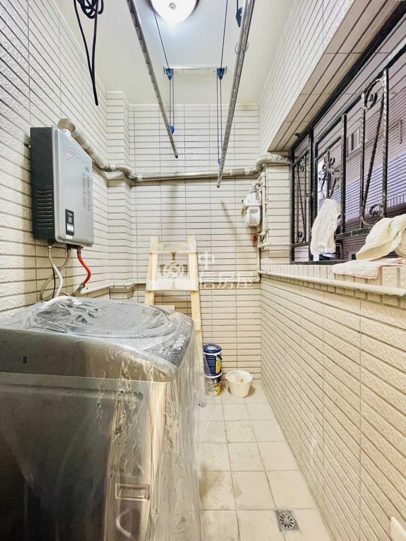 近A21捷運漂亮三房+車房屋室內格局與周邊環境