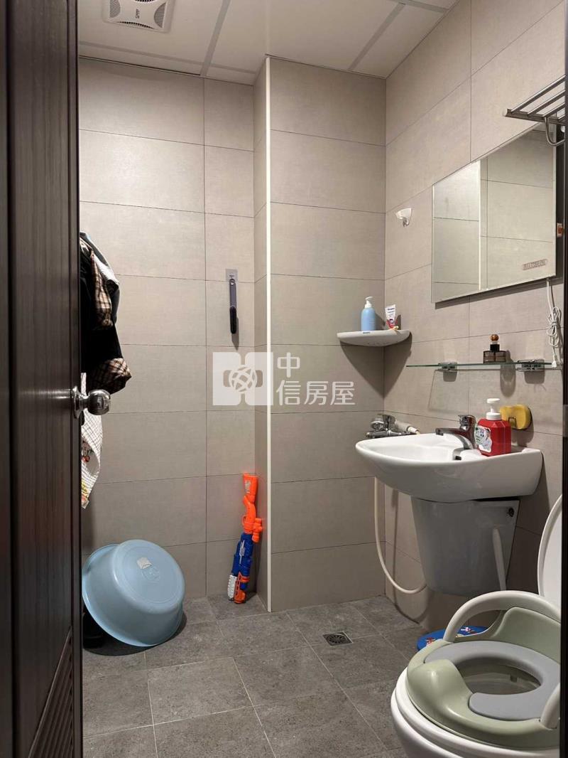 龍岡圓環2+1房車位房屋室內格局與周邊環境