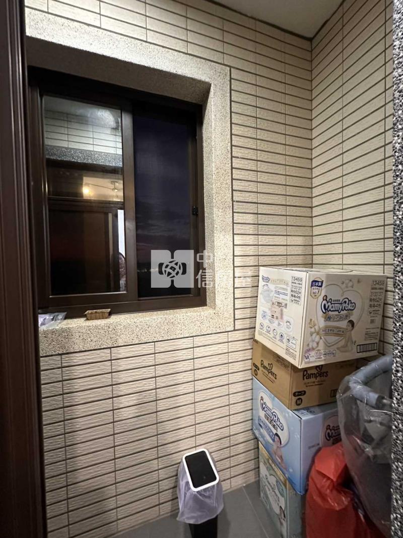 龍岡圓環2+1房車位房屋室內格局與周邊環境