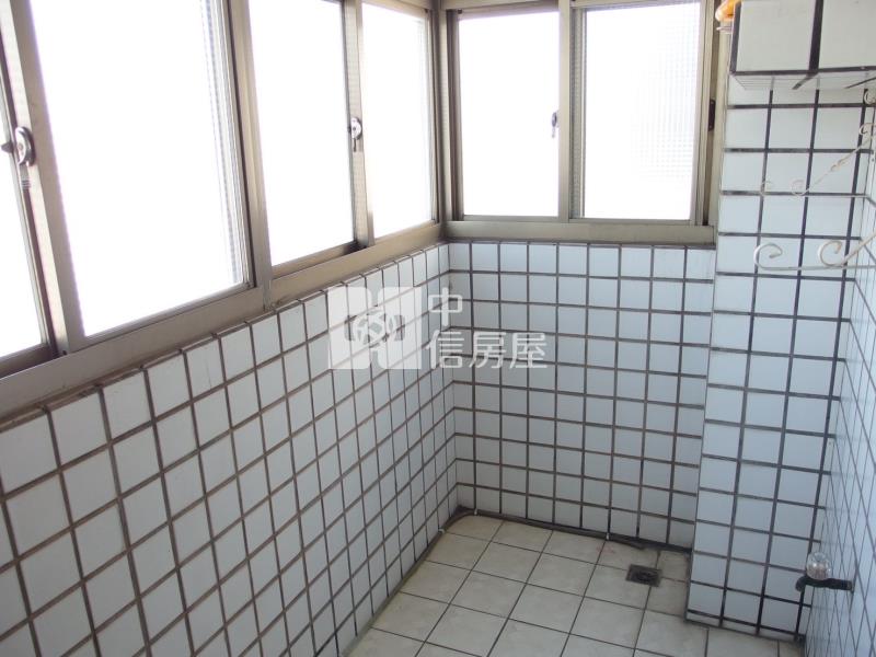 近體育園區.龍岡國小.健行科大雙衛浴大兩房房屋室內格局與周邊環境