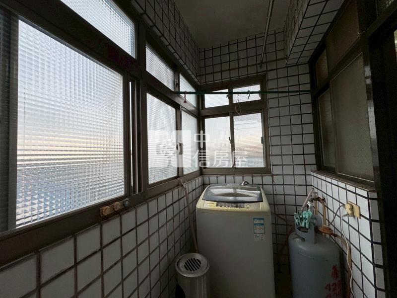 近體育園區.龍岡國小.健行科大雙衛浴大兩房房屋室內格局與周邊環境