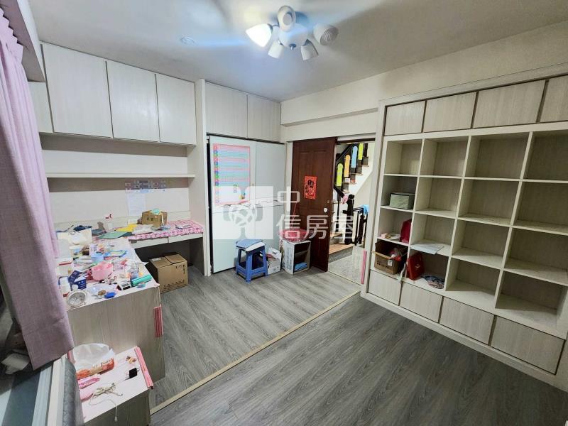 近過嶺電研路透天別墅+車庫停車房屋室內格局與周邊環境