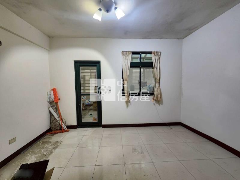 近過嶺電研路透天別墅+車庫停車房屋室內格局與周邊環境