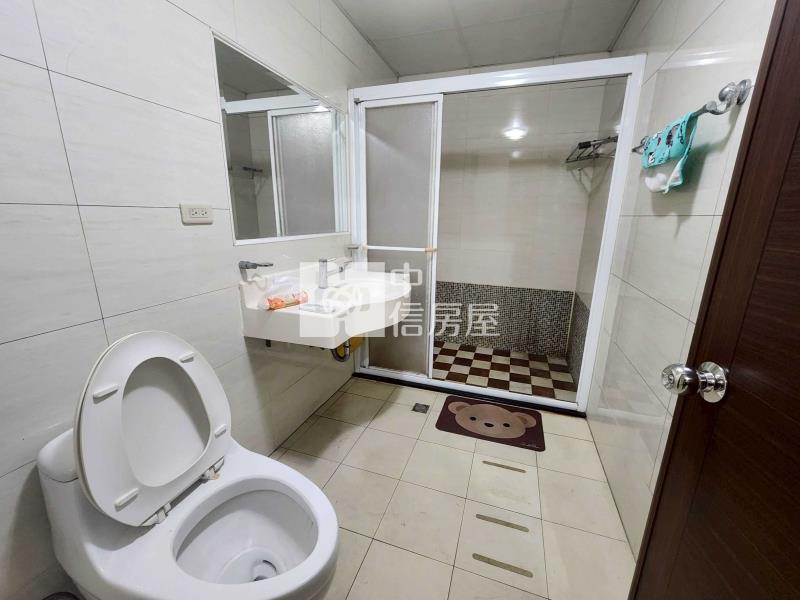 近過嶺電研路透天別墅+車庫停車房屋室內格局與周邊環境