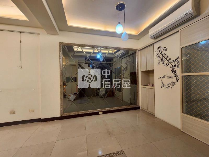 近過嶺電研路透天別墅+車庫停車房屋室內格局與周邊環境