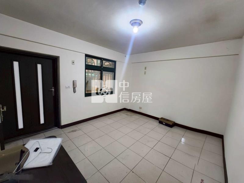 近過嶺電研路透天別墅+車庫停車房屋室內格局與周邊環境