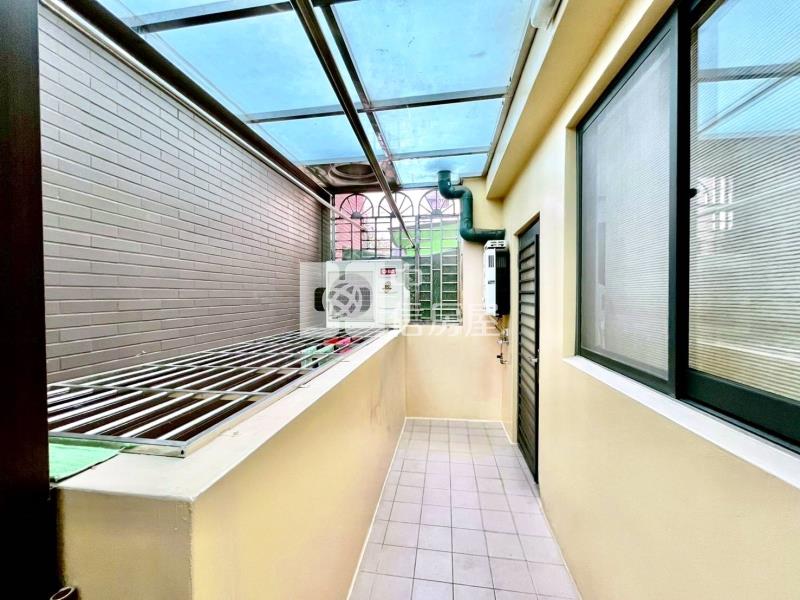 中興商圈輕屋齡雙車透天店面房屋室內格局與周邊環境