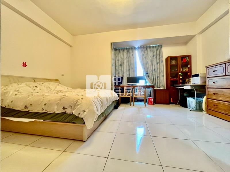 中興商圈輕屋齡雙車透天店面房屋室內格局與周邊環境