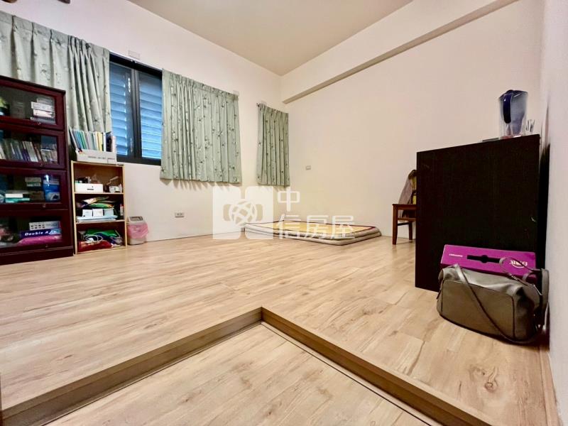 中興商圈輕屋齡雙車透天店面房屋室內格局與周邊環境