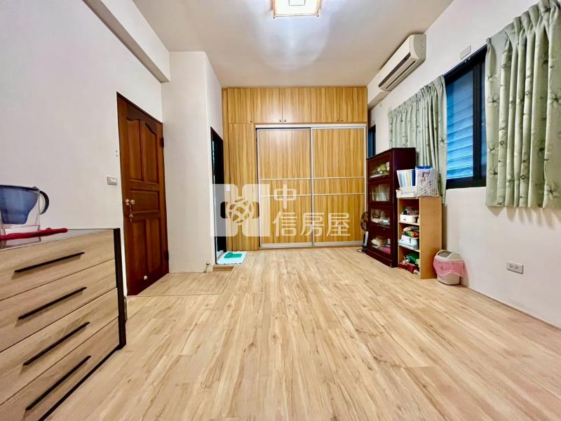 中興商圈輕屋齡雙車透天店面房屋室內格局與周邊環境