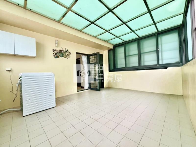 中興商圈輕屋齡雙車透天店面房屋室內格局與周邊環境