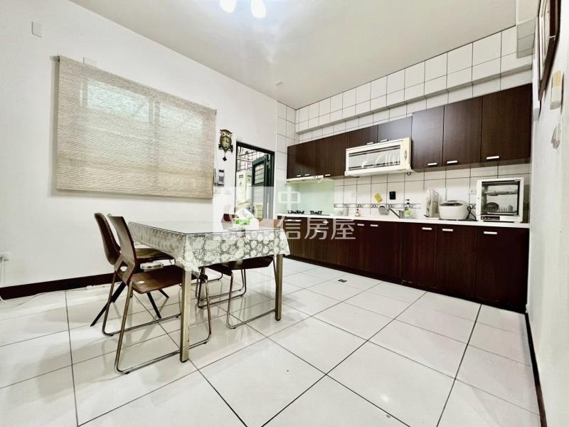 中興商圈輕屋齡雙車透天店面房屋室內格局與周邊環境