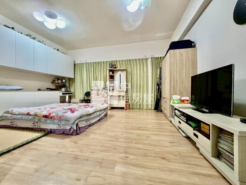 中興商圈輕屋齡雙車透天店面房屋室內格局與周邊環境