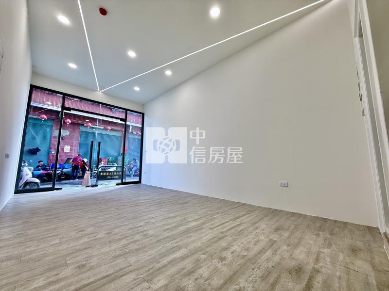 太平市場家樂福滿滿人潮|全新屋況3層樓使用空間大 網美店面A房屋室內格局與周邊環境