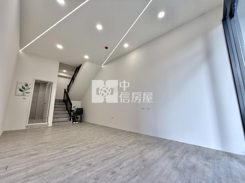太平市場家樂福滿滿人潮|全新屋況3層樓使用空間大 網美店面A房屋室內格局與周邊環境