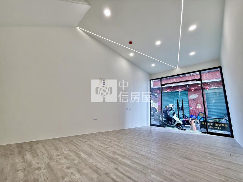 太平市場家樂福滿滿人潮|全新屋況3層樓使用空間大 網美店面A房屋室內格局與周邊環境