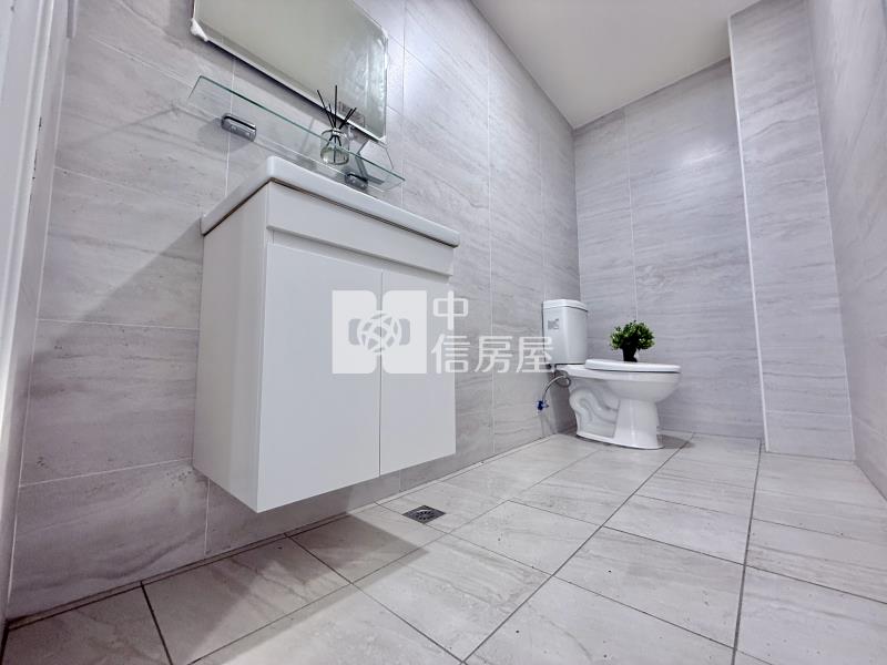 太平市場家樂福滿滿人潮|全新屋況3層樓使用空間大 網美店面A房屋室內格局與周邊環境