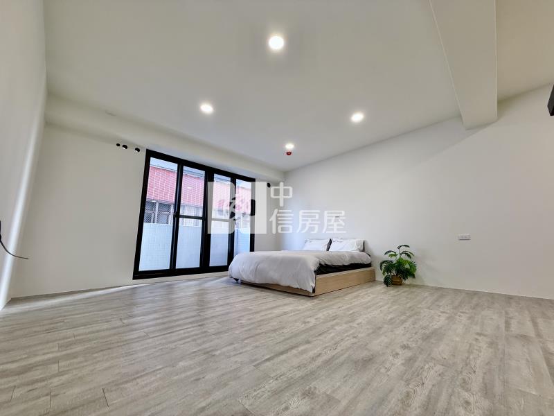 太平市場家樂福滿滿人潮|全新屋況3層樓使用空間大 網美店面A房屋室內格局與周邊環境