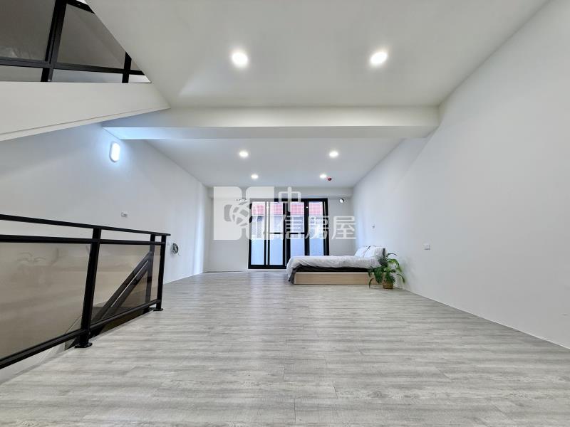 太平市場家樂福滿滿人潮|全新屋況3層樓使用空間大 網美店面A房屋室內格局與周邊環境