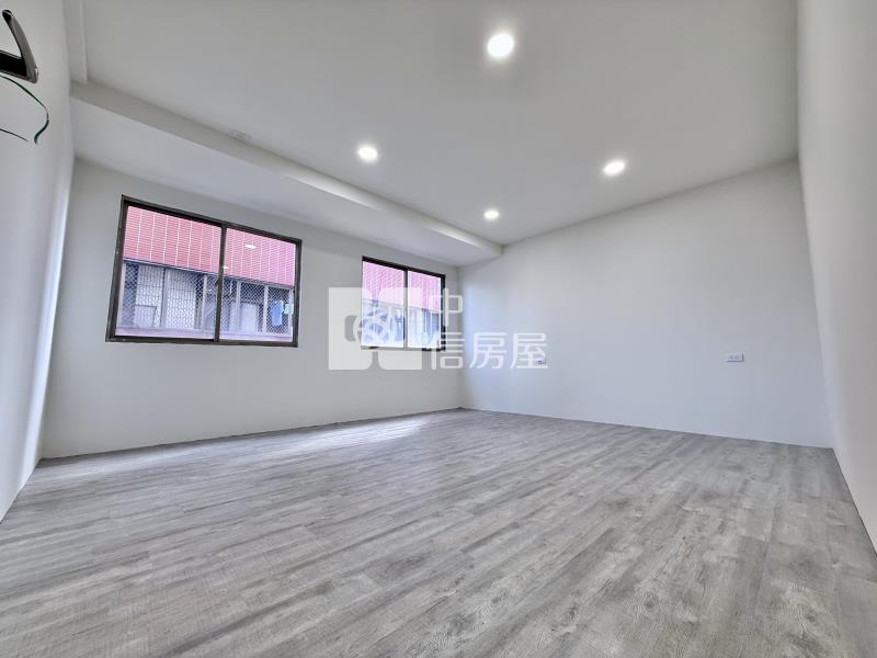 太平市場家樂福滿滿人潮|全新屋況3層樓使用空間大 網美店面A房屋室內格局與周邊環境