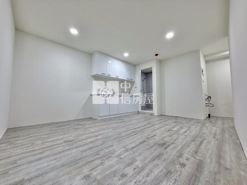 太平市場家樂福滿滿人潮|全新屋況3層樓使用空間大 網美店面A房屋室內格局與周邊環境