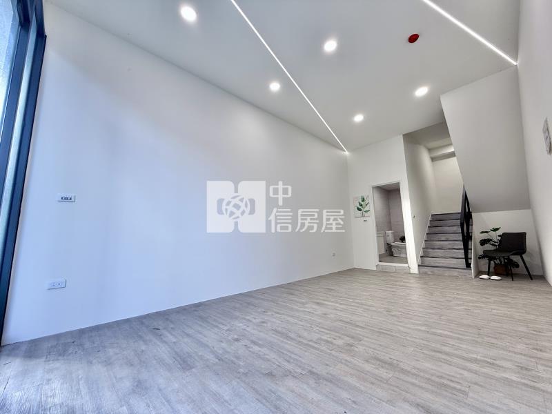 太平市場家樂福滿滿人潮|全新屋況3層樓使用空間大 網美店面A房屋室內格局與周邊環境