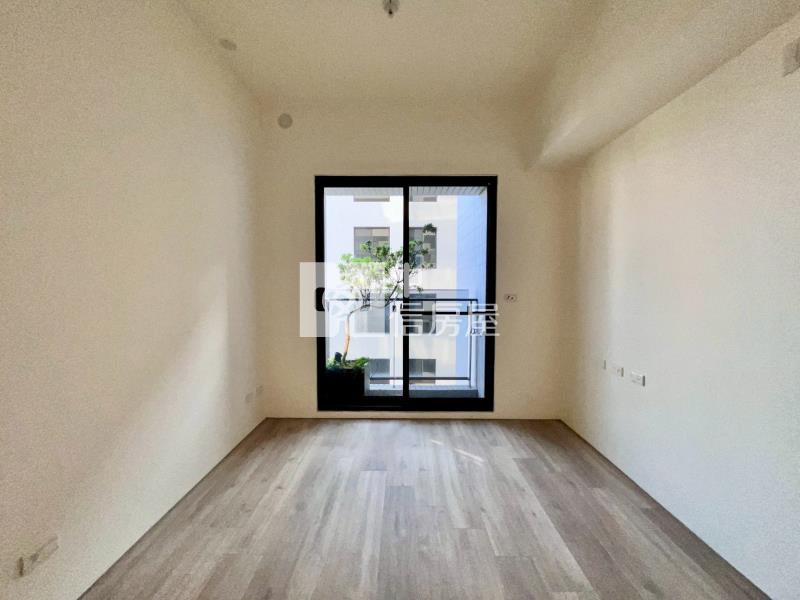 澄亦實築兩房兩衛平車房屋室內格局與周邊環境