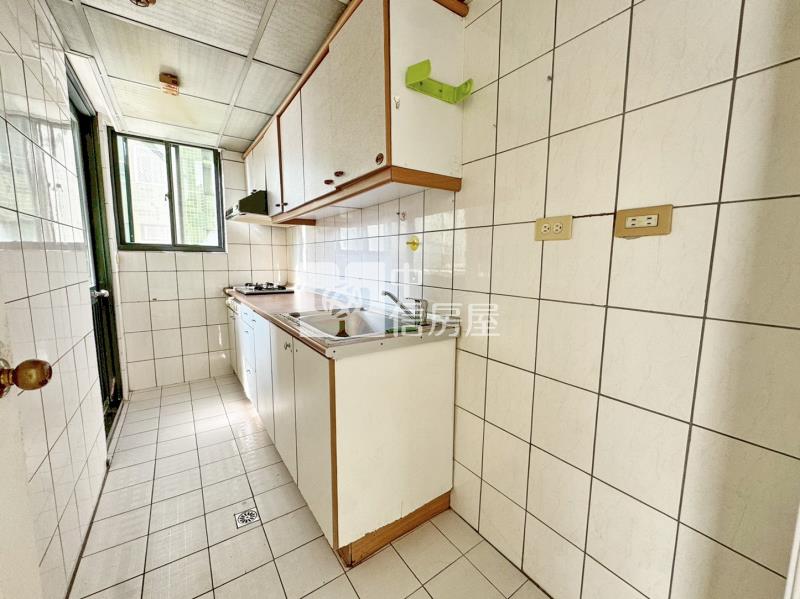 【陽光綠意】捷運南屯站 - 陽光綠意採光美三房房屋室內格局與周邊環境