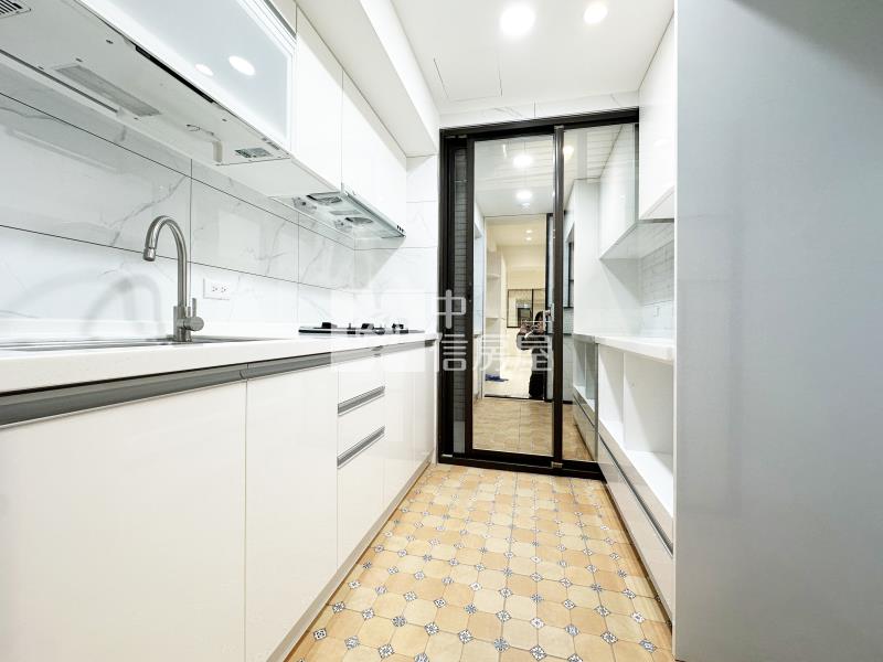 臻愛歐洲2房車房屋室內格局與周邊環境