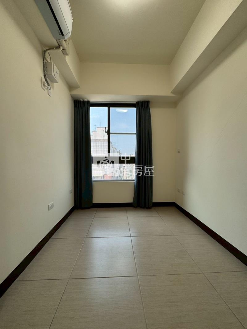 雙魚座2+1房車位華廈房屋室內格局與周邊環境