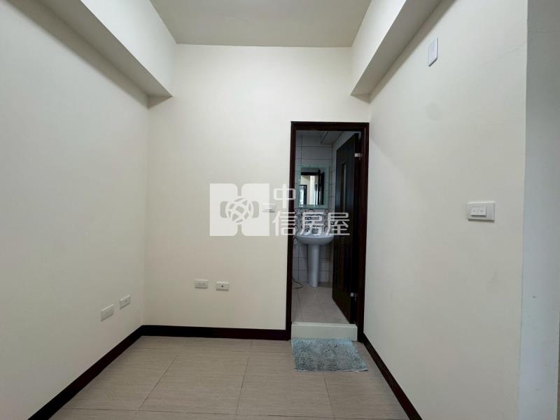 雙魚座2+1房車位華廈房屋室內格局與周邊環境