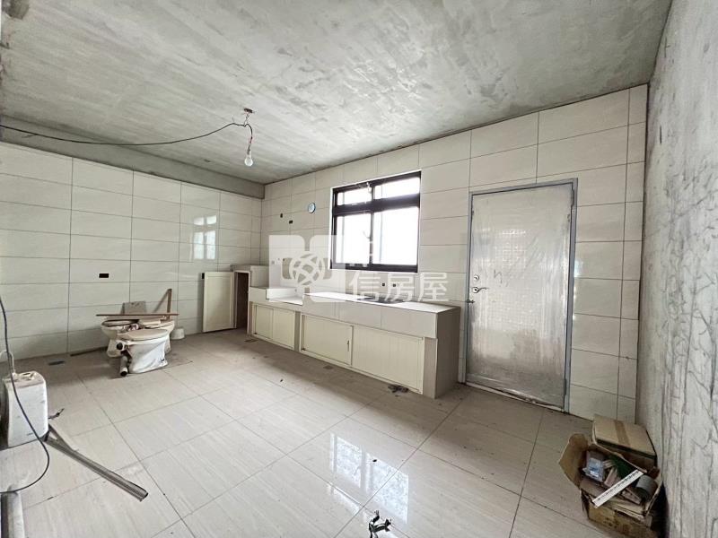 過嶺重劃區旁8米路面寬透天房屋室內格局與周邊環境