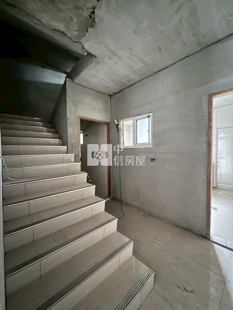 過嶺重劃區旁8米路面寬透天房屋室內格局與周邊環境