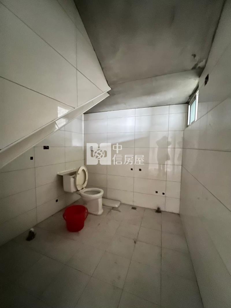 過嶺重劃區旁8米路面寬透天房屋室內格局與周邊環境