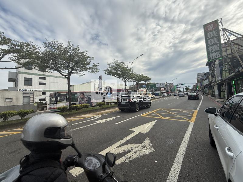 平鎮正中豐路上稀有三角窗店地房屋室內格局與周邊環境