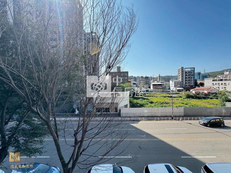 正北興路雙線道漂亮金店面房屋室內格局與周邊環境