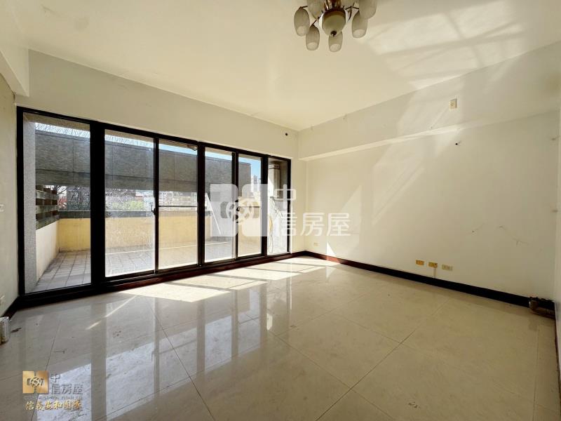 正北興路雙線道漂亮金店面房屋室內格局與周邊環境