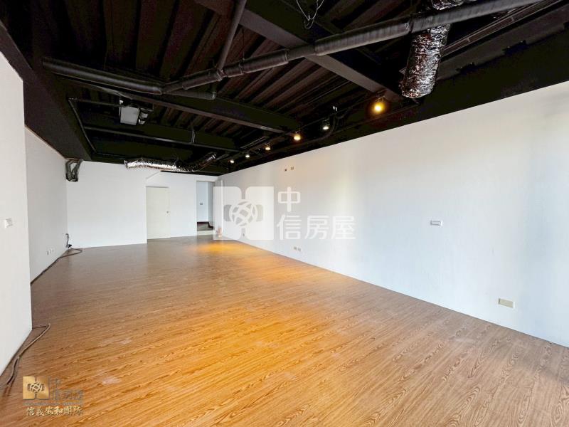 正北興路雙線道漂亮金店面房屋室內格局與周邊環境