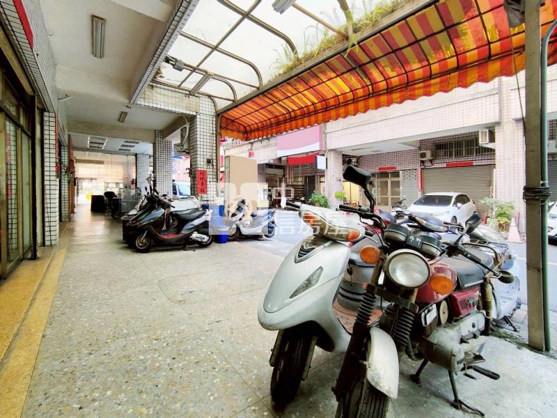 頭家擁抱家園大面寬店面房屋室內格局與周邊環境