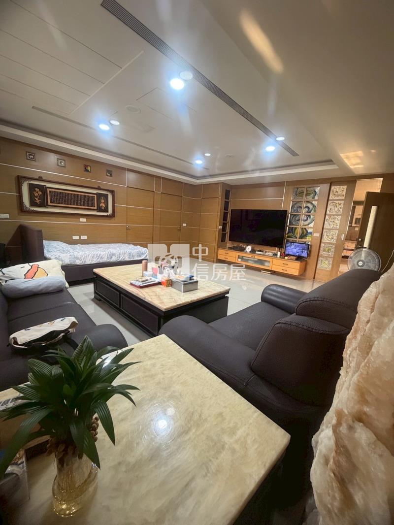 斗六後站黃金三角窗華廈1房屋室內格局與周邊環境